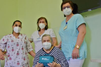 Skalická nemocnica rozdáva pacientom seniorom „balíčky pohody“